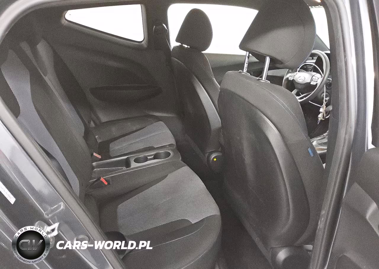2019 Hyundai Veloster Base VIN:KMHTG6AF9KU019944 - 10