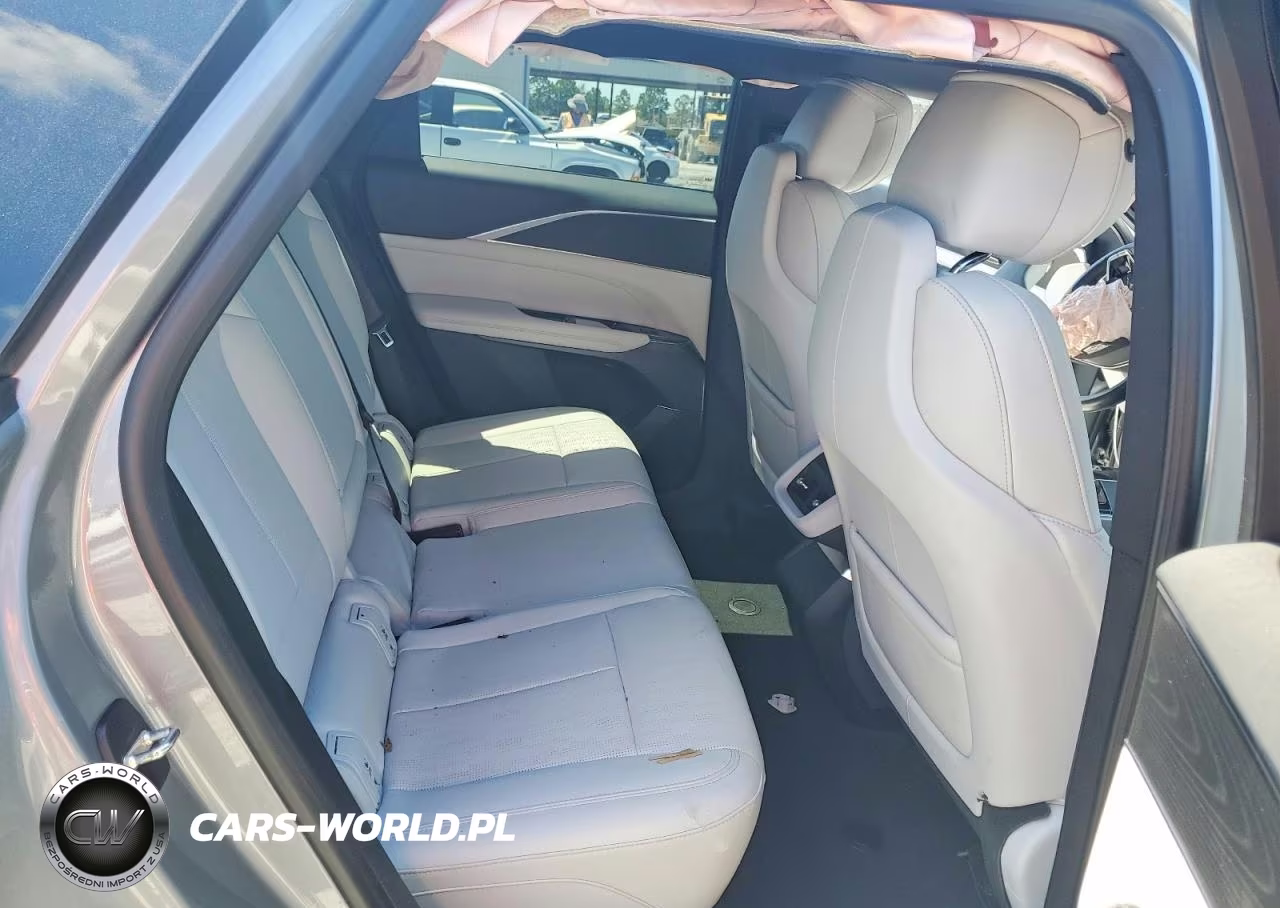 2024 Cadillac Lyriq Sport VIN:1GYKPTRK3RZ112501 - 11