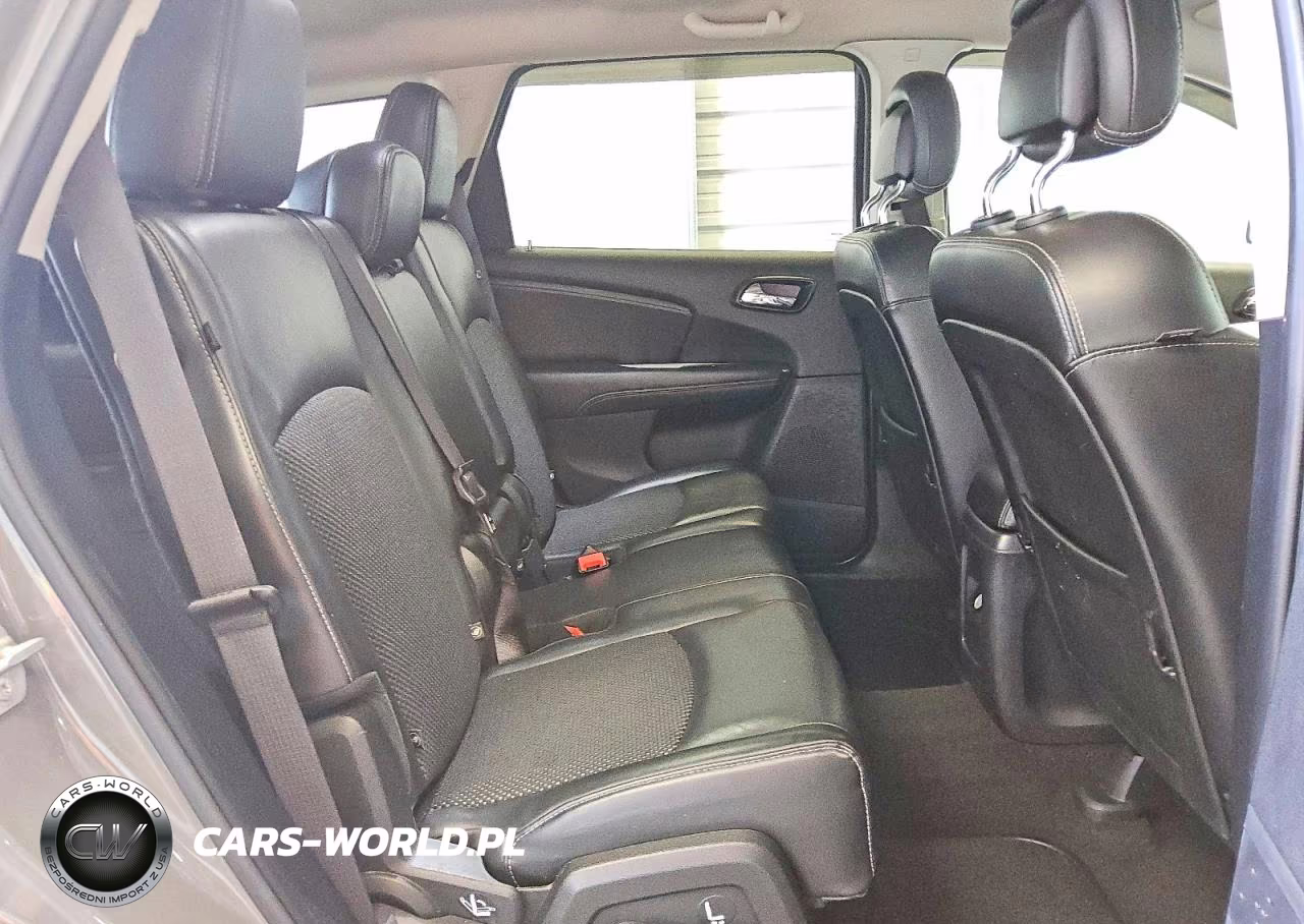 2019 Dodge Journey Crossroad VIN:3C4PDCGG5KT861624 - 10