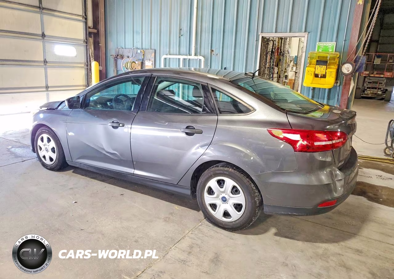 2018 Ford Focus S VIN:1FADP3E20JL309479 - 2