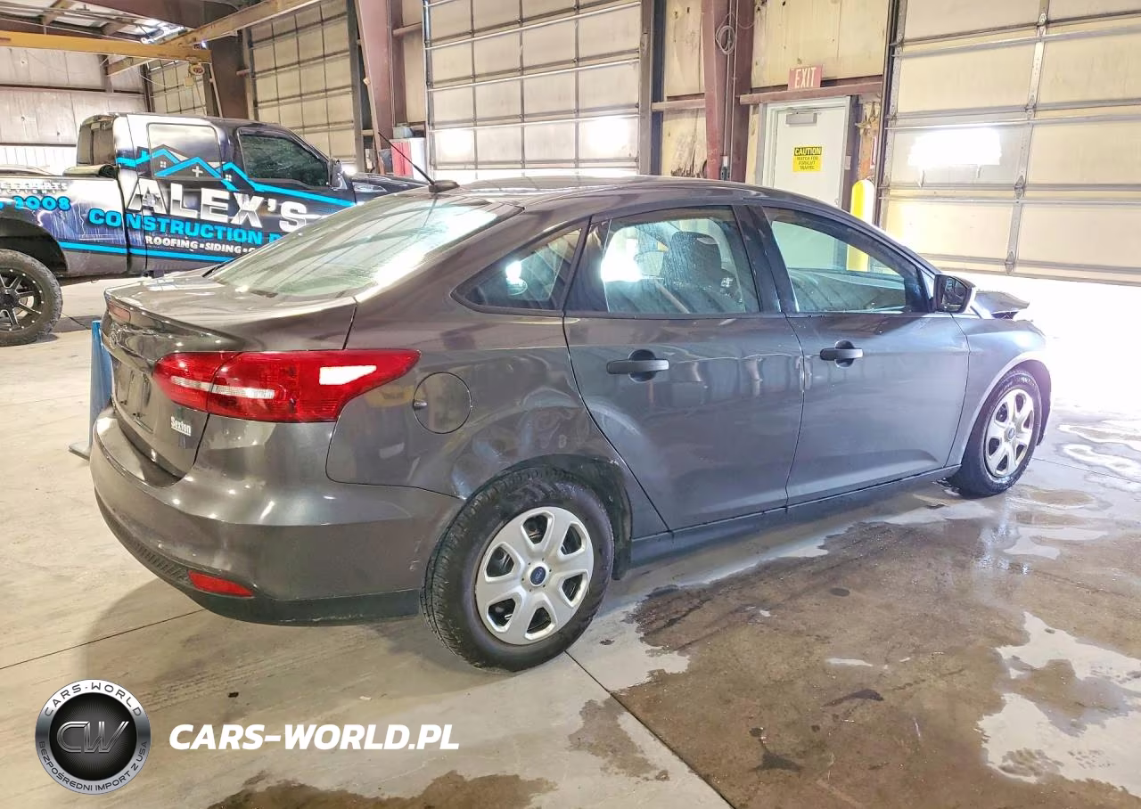 2018 Ford Focus S VIN:1FADP3E20JL309479 - 3