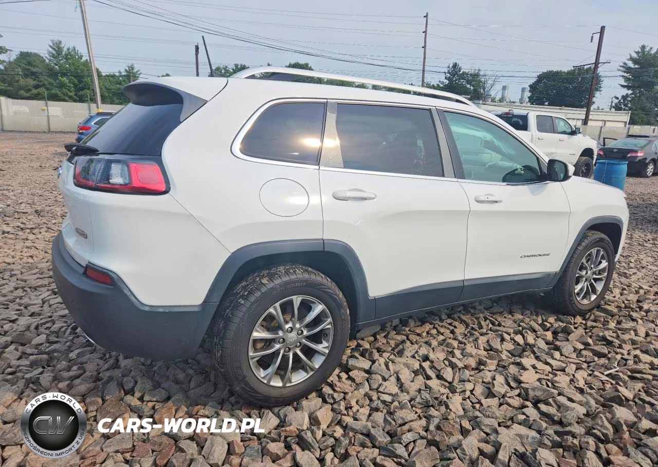 2019 Jeep Cherokee Latitude Plus VIN:1C4PJMLN4KD158749 - 3
