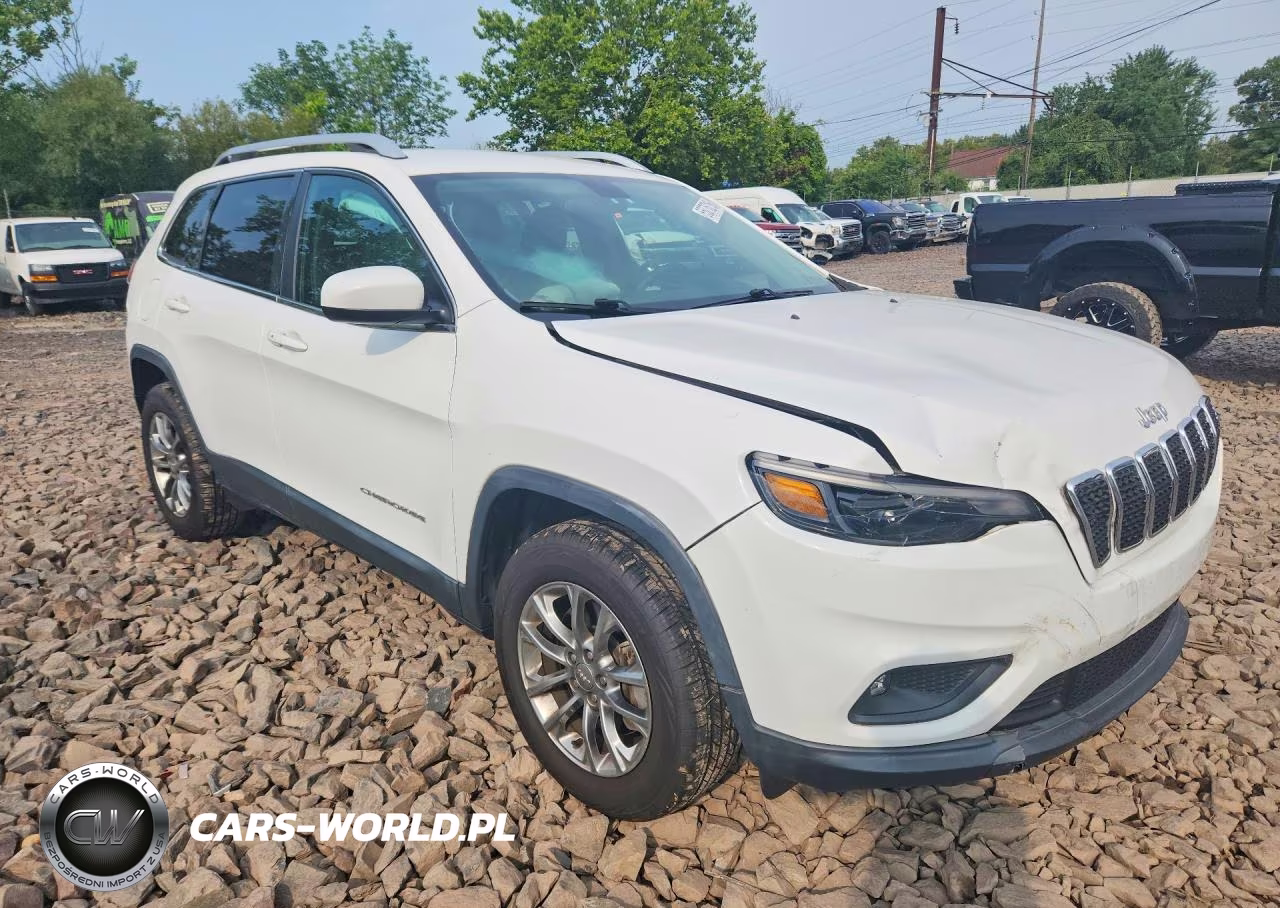 2019 Jeep Cherokee Latitude Plus VIN:1C4PJMLN4KD158749 - 4