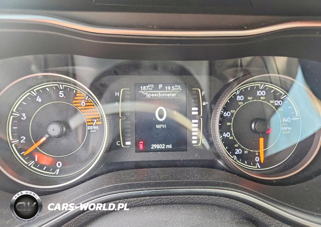 2019 Jeep Cherokee Latitude Plus VIN:1C4PJMLN4KD158749 - 9