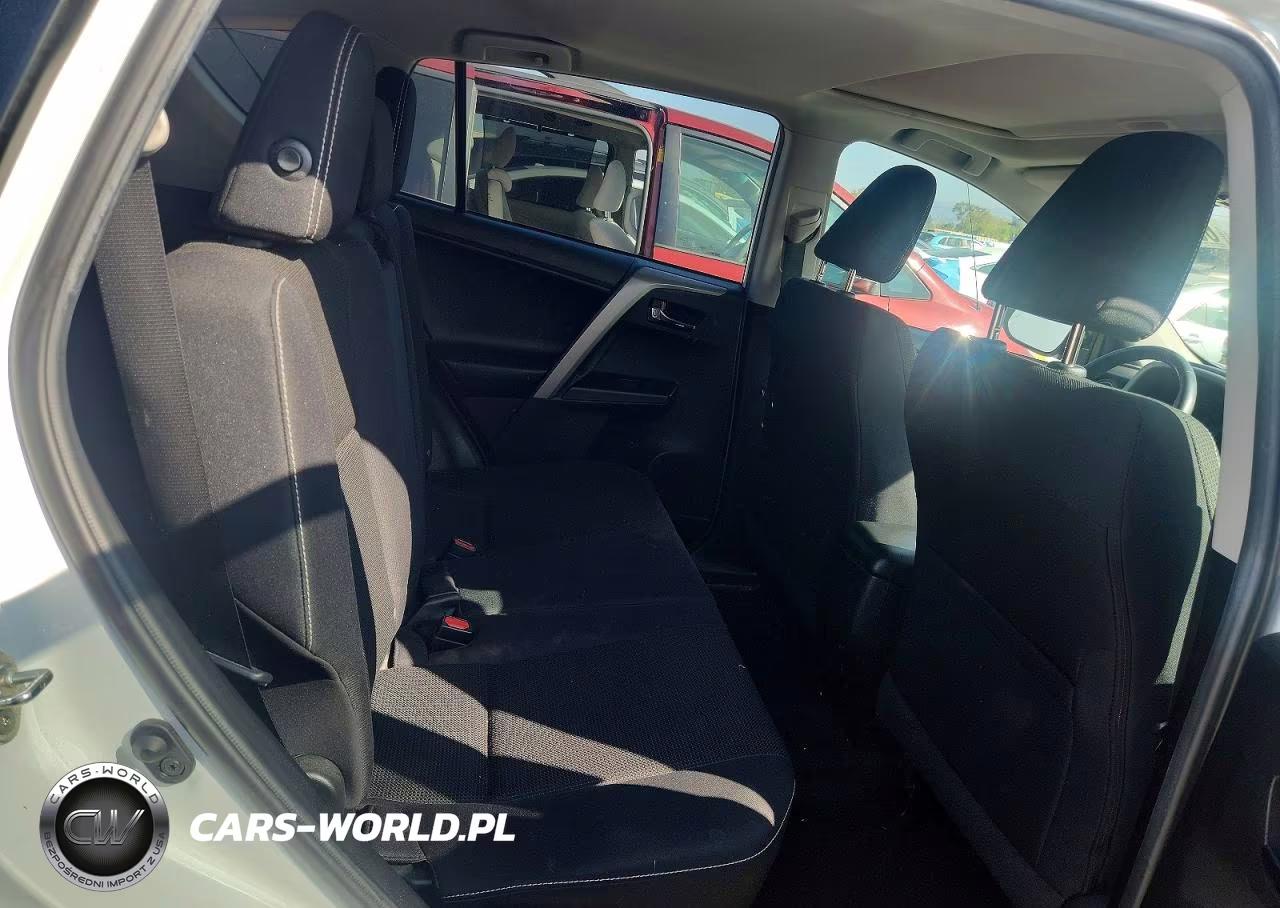 2018 Toyota Rav4 Xle VIN:2T3RFREV4JW815586 - 11