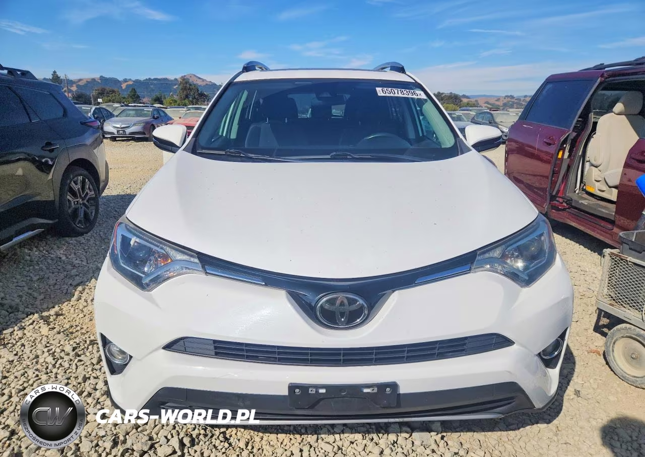 2018 Toyota Rav4 Xle VIN:2T3RFREV4JW815586 - 5