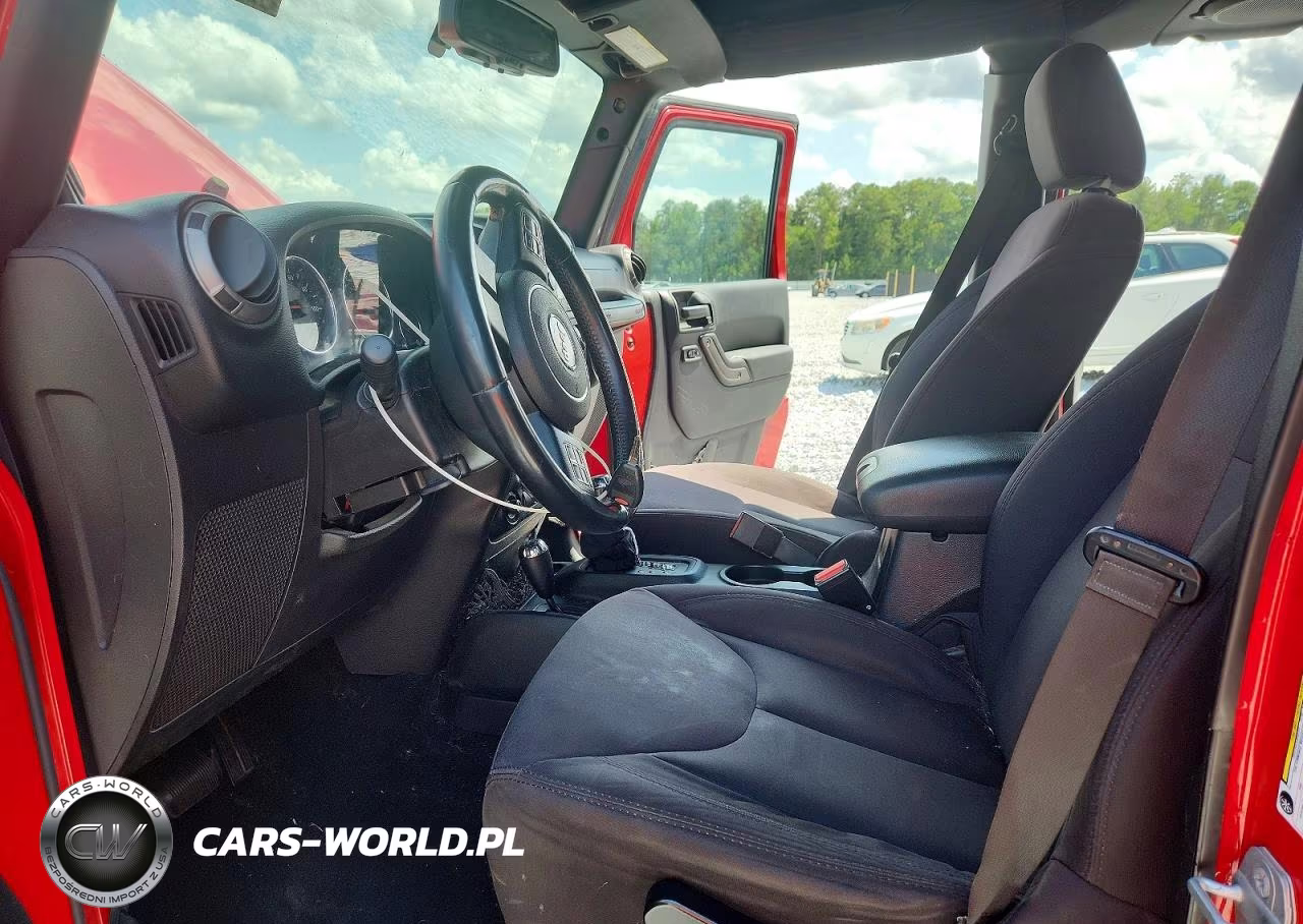 2014 Jeep Wrangler Unlimited Sport VIN:1C4BJWDG6EL155349 - 7