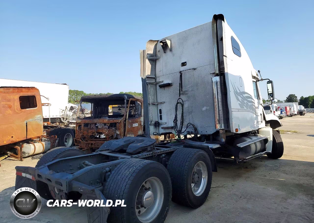 2005 Freightliner Cst120 Semi Truck VIN:1FUJBBCG55LM22637 - 3