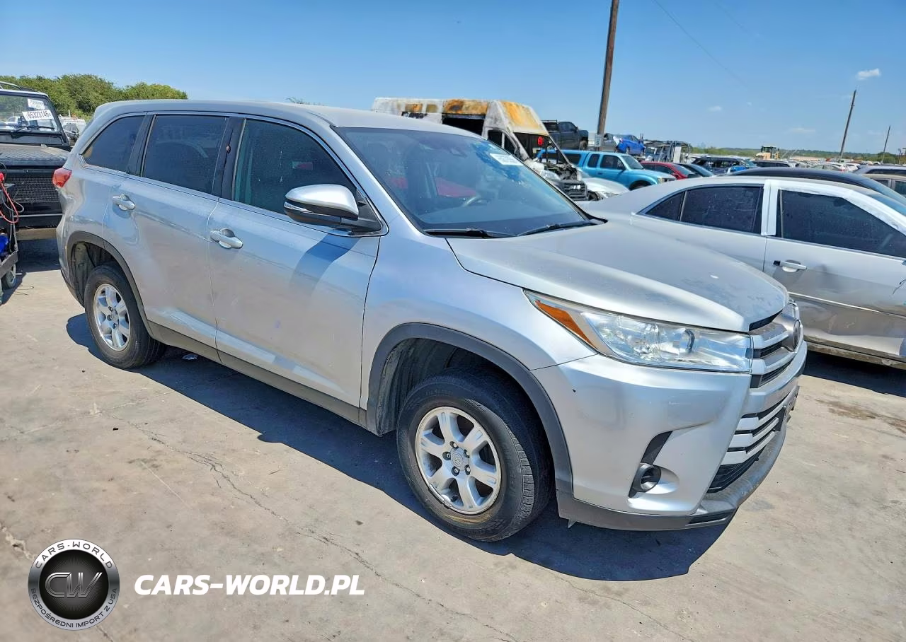 2019 Toyota Highlander Le VIN:5TDZZRFH8KS295685 - 4