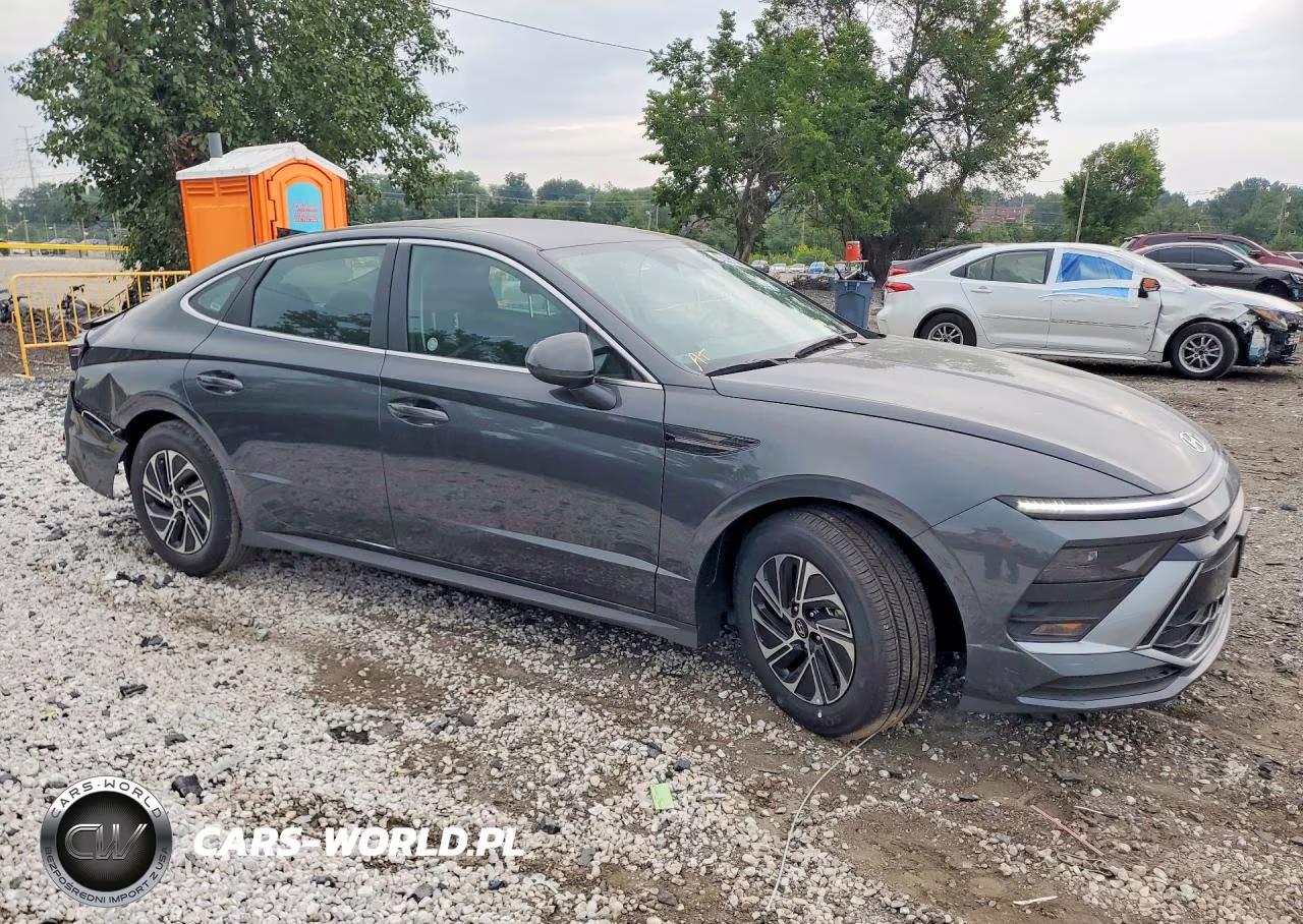 2026 Hyundai Sonata Hybrid Blue VIN:KMHL24JJXTA155834 - 4