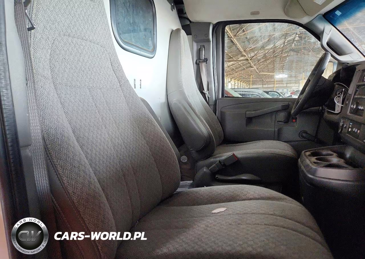 2018 Chevrolet Express G2500 Delivery Van VIN:1GCWGAFP5J1283779 - 11