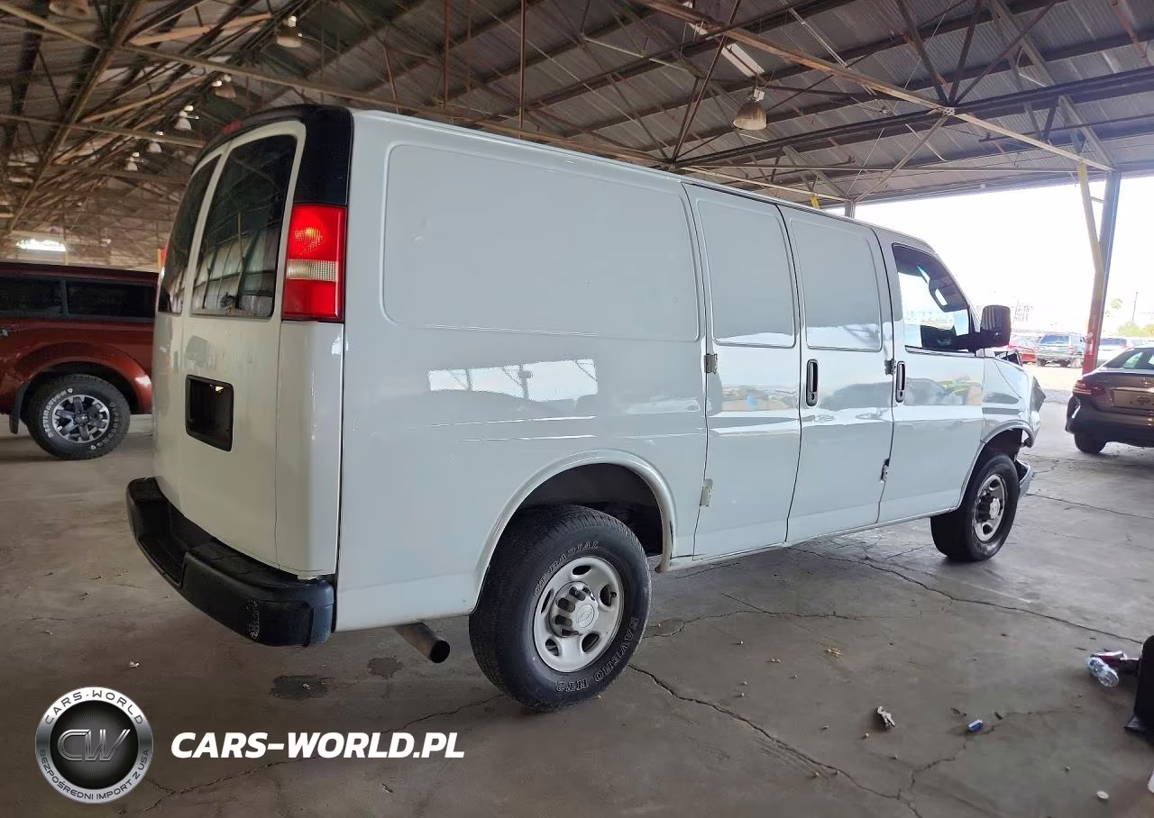 2018 Chevrolet Express G2500 Delivery Van VIN:1GCWGAFP5J1283779 - 3