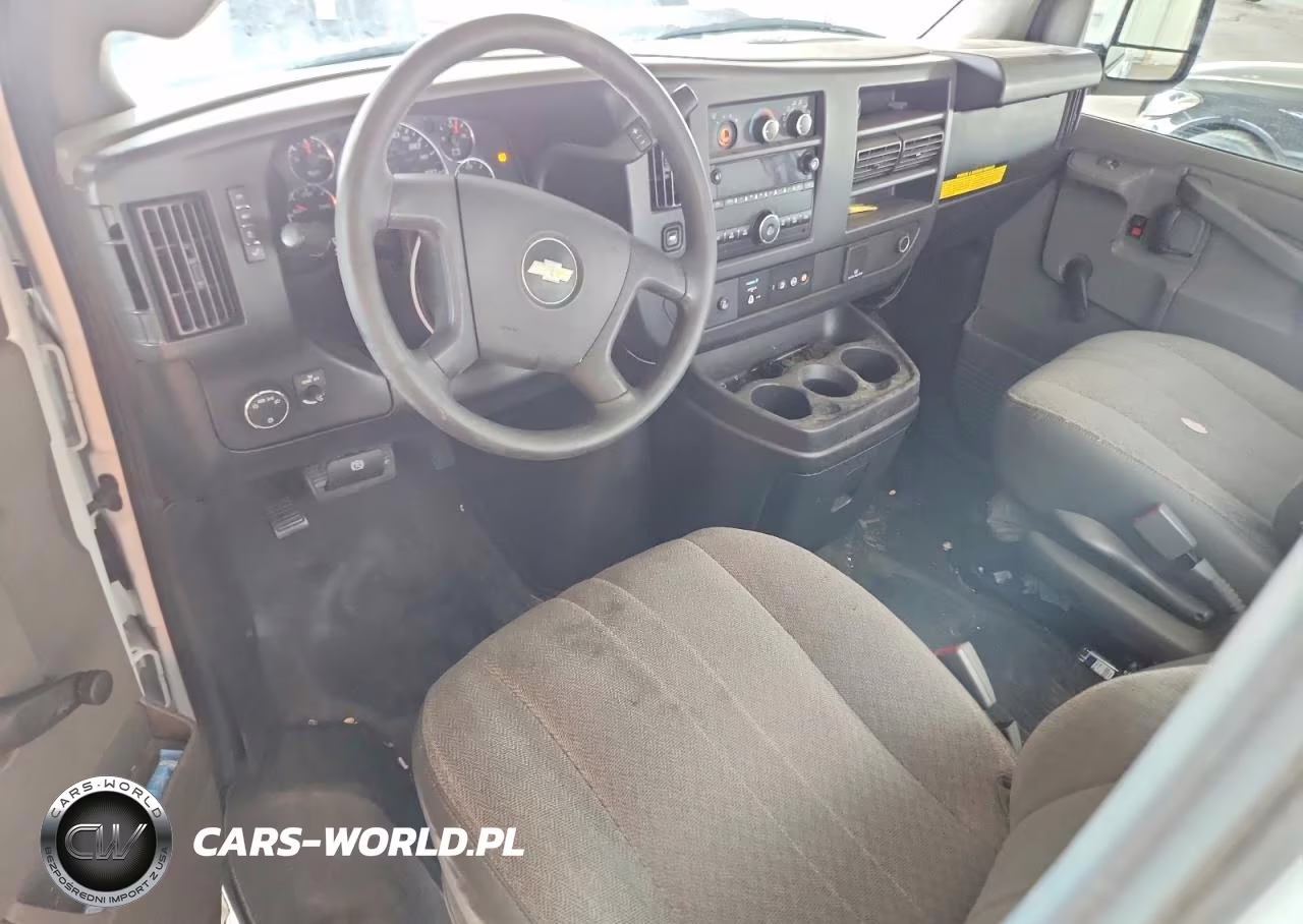 2018 Chevrolet Express G2500 Delivery Van VIN:1GCWGAFP5J1283779 - 8