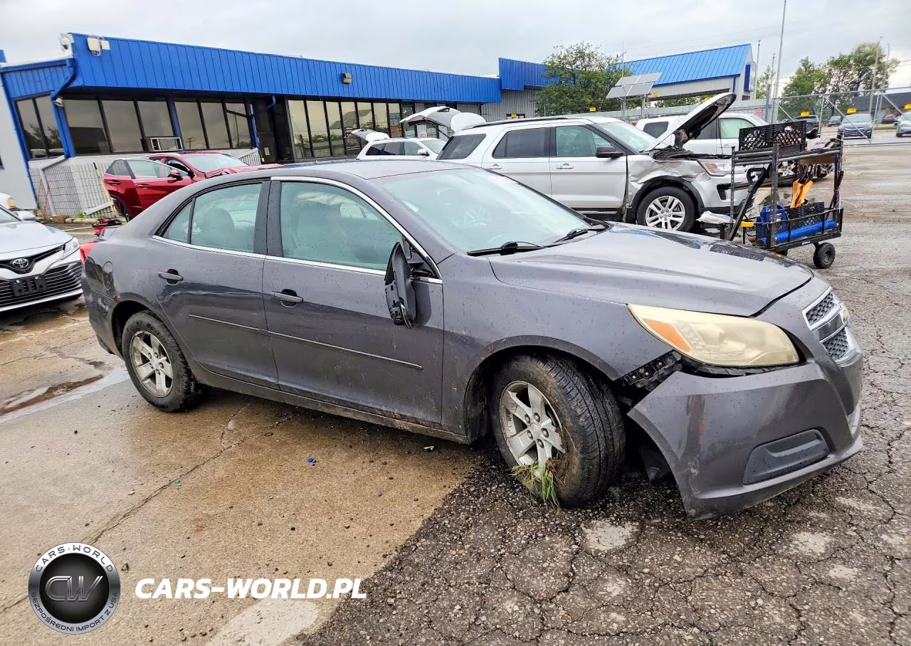 2013 Chevrolet Malibu Ls VIN:1G11B5SA7DF352635 - 4