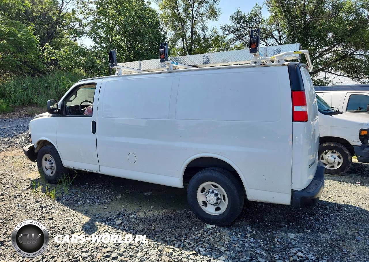 2018 Chevrolet Express G3500 VIN:1GCZGGFG4J1335743 - 2