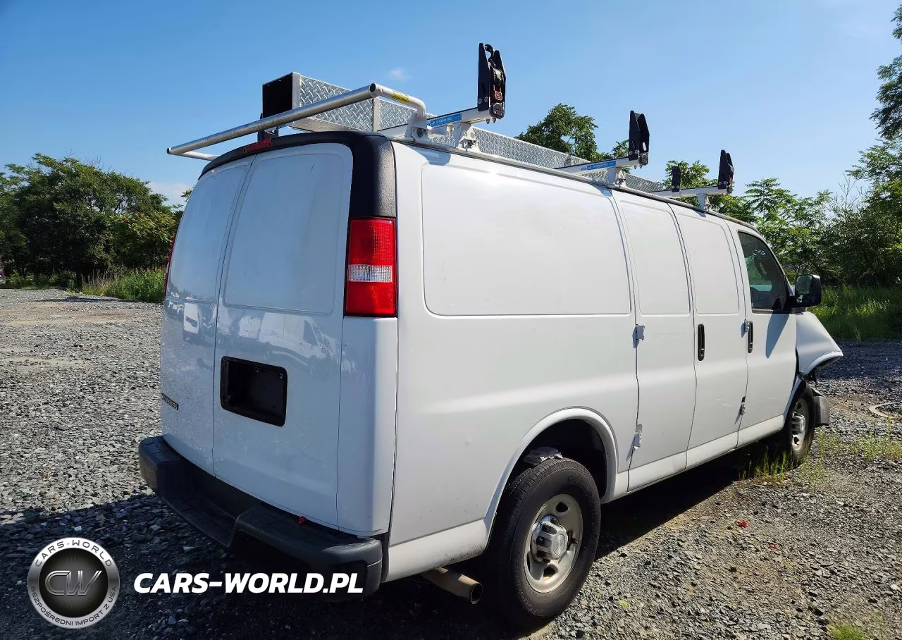2018 Chevrolet Express G3500 VIN:1GCZGGFG4J1335743 - 3