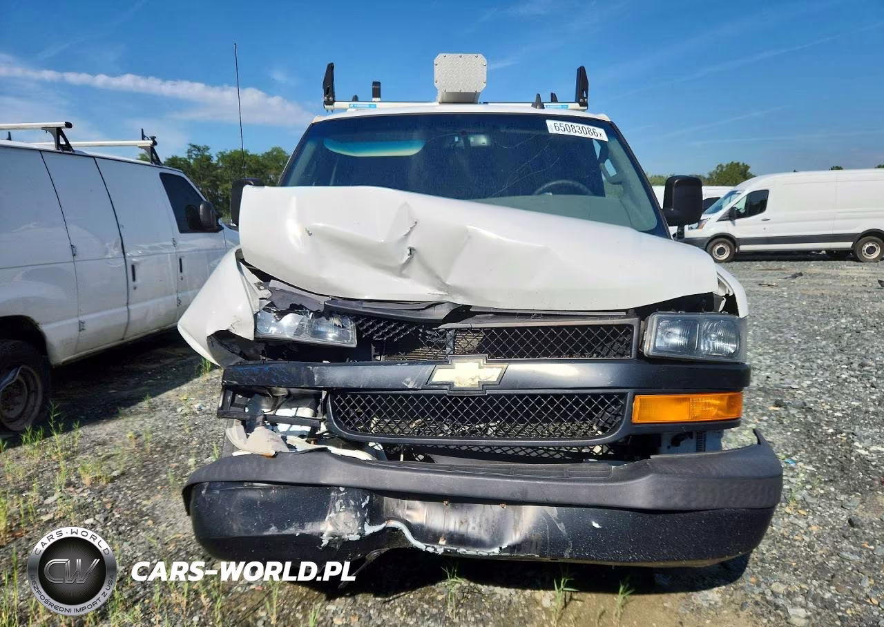 2018 Chevrolet Express G3500 VIN:1GCZGGFG4J1335743 - 5