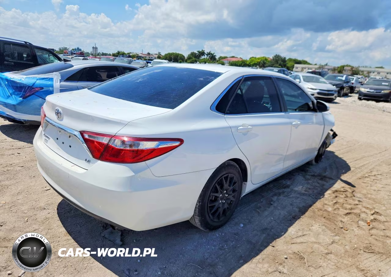 2015 Toyota Camry Le VIN:4T1BF1FK8FU493719 - 3