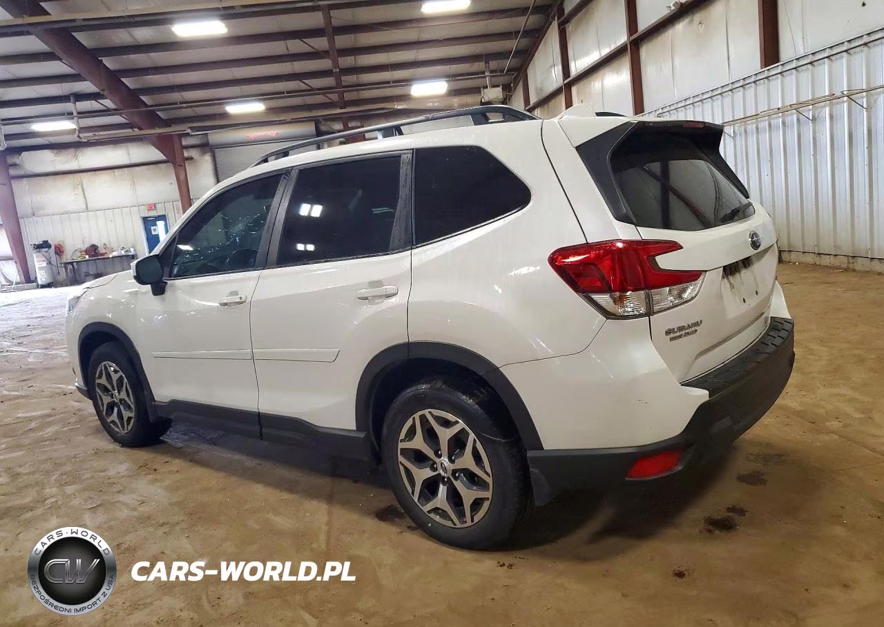2023 Subaru Forester Premium VIN:JF2SKAEC2PH405527 - 2