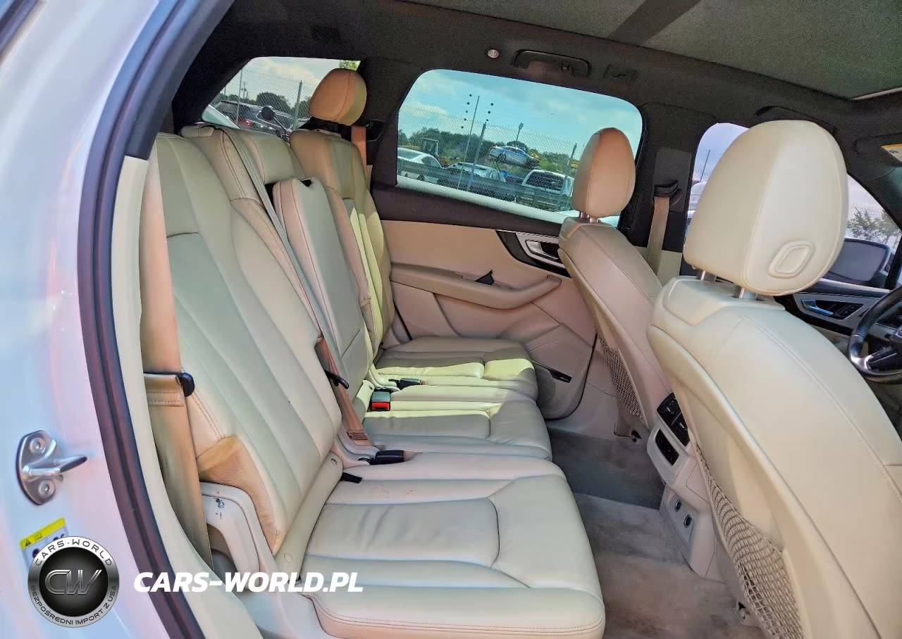 2018 Audi Q7 Premium Plus VIN:WA1LHAF72JD000585 - 11