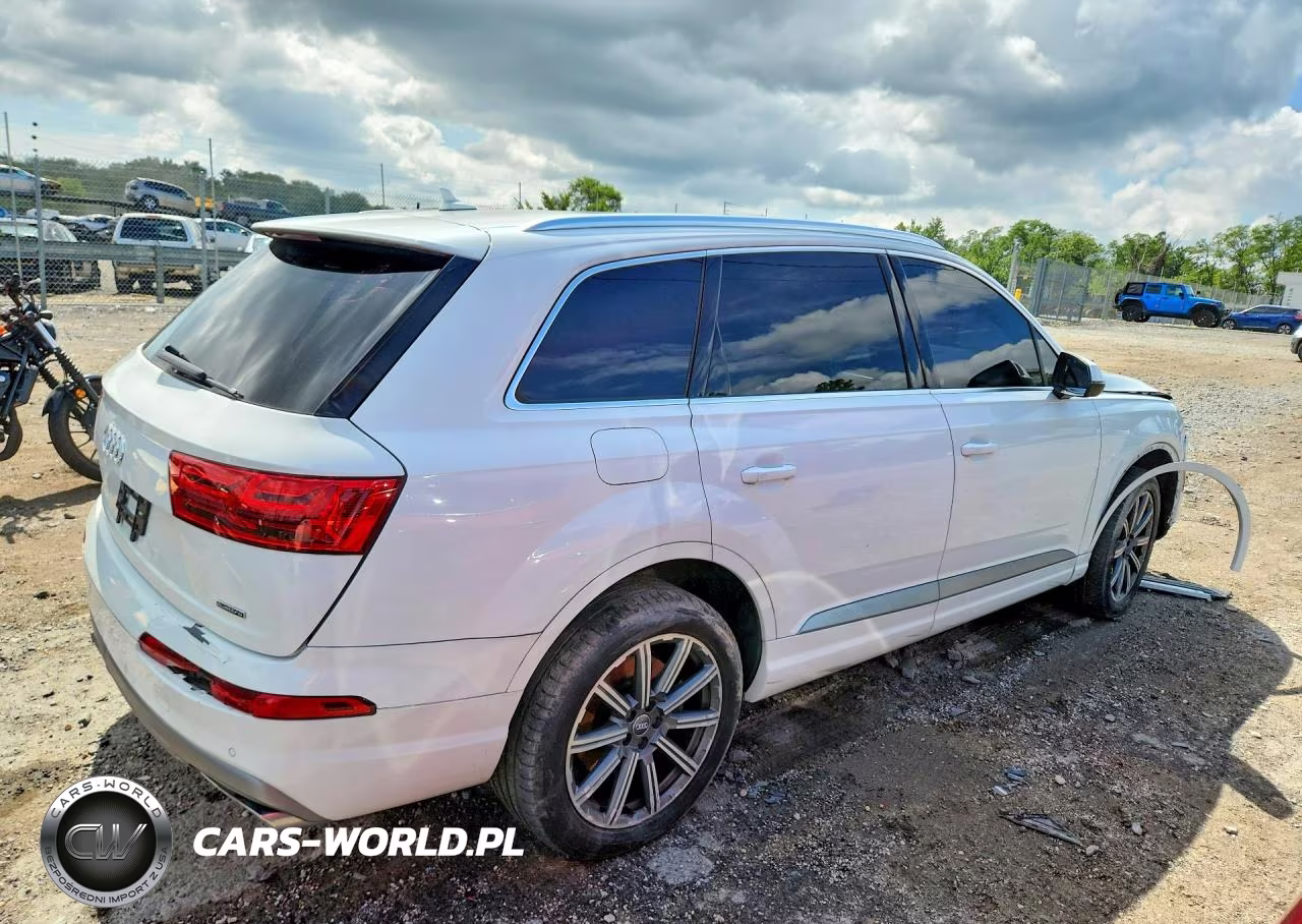 2018 Audi Q7 Premium Plus VIN:WA1LHAF72JD000585 - 3