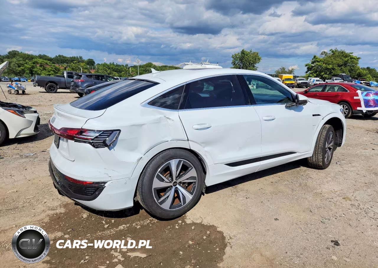2024 Audi Q8 E-Tron Sportback Premium Plus VIN:WA1CAAGE1RB029472 - 3