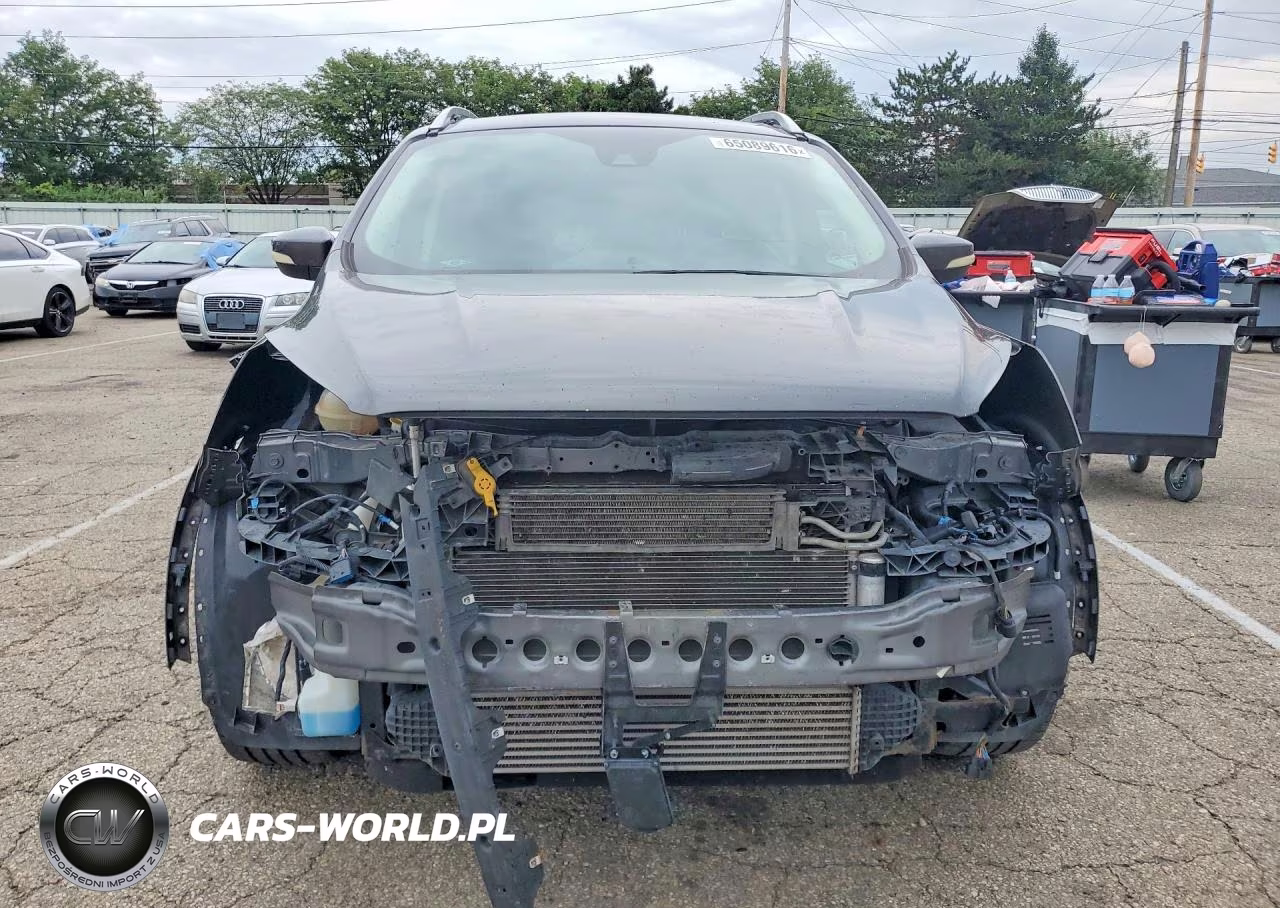 2018 Ford Escape Titanium VIN:1FMCU9J92JUB71146 - 5