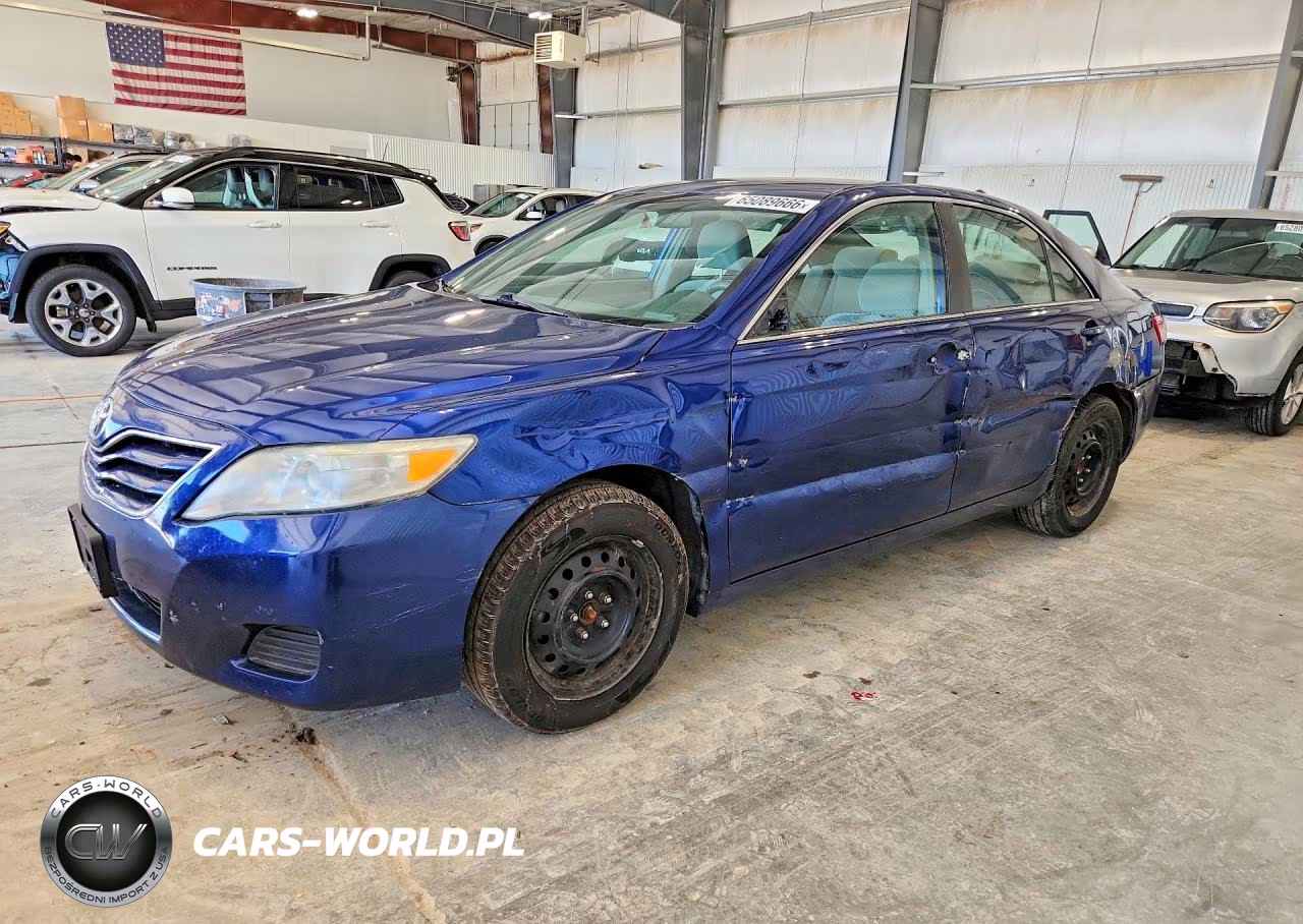 2010 Toyota Camry Le – zdjęcie 1 z 12