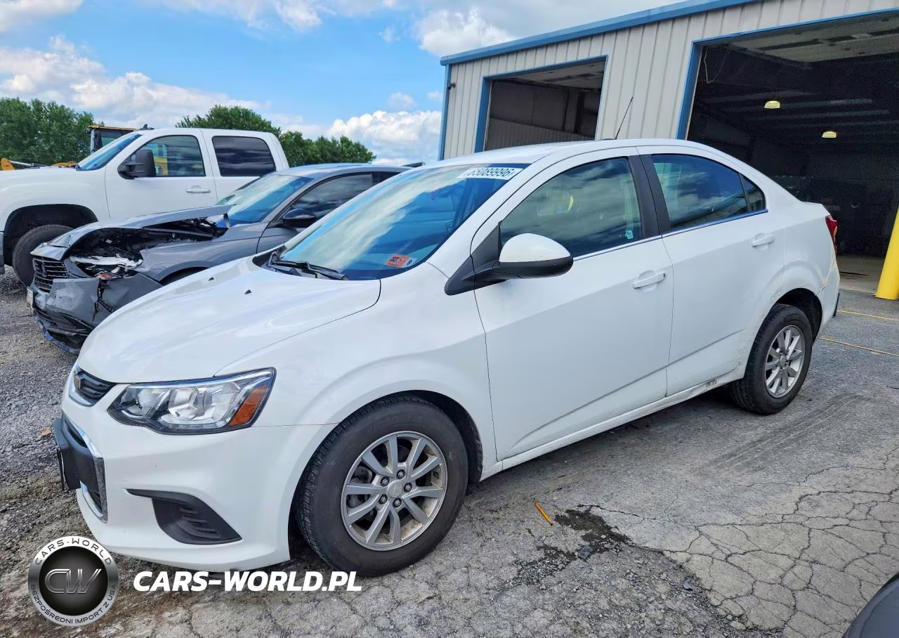 2020 Chevrolet Sonic Lt – zdjęcie 1 z 12