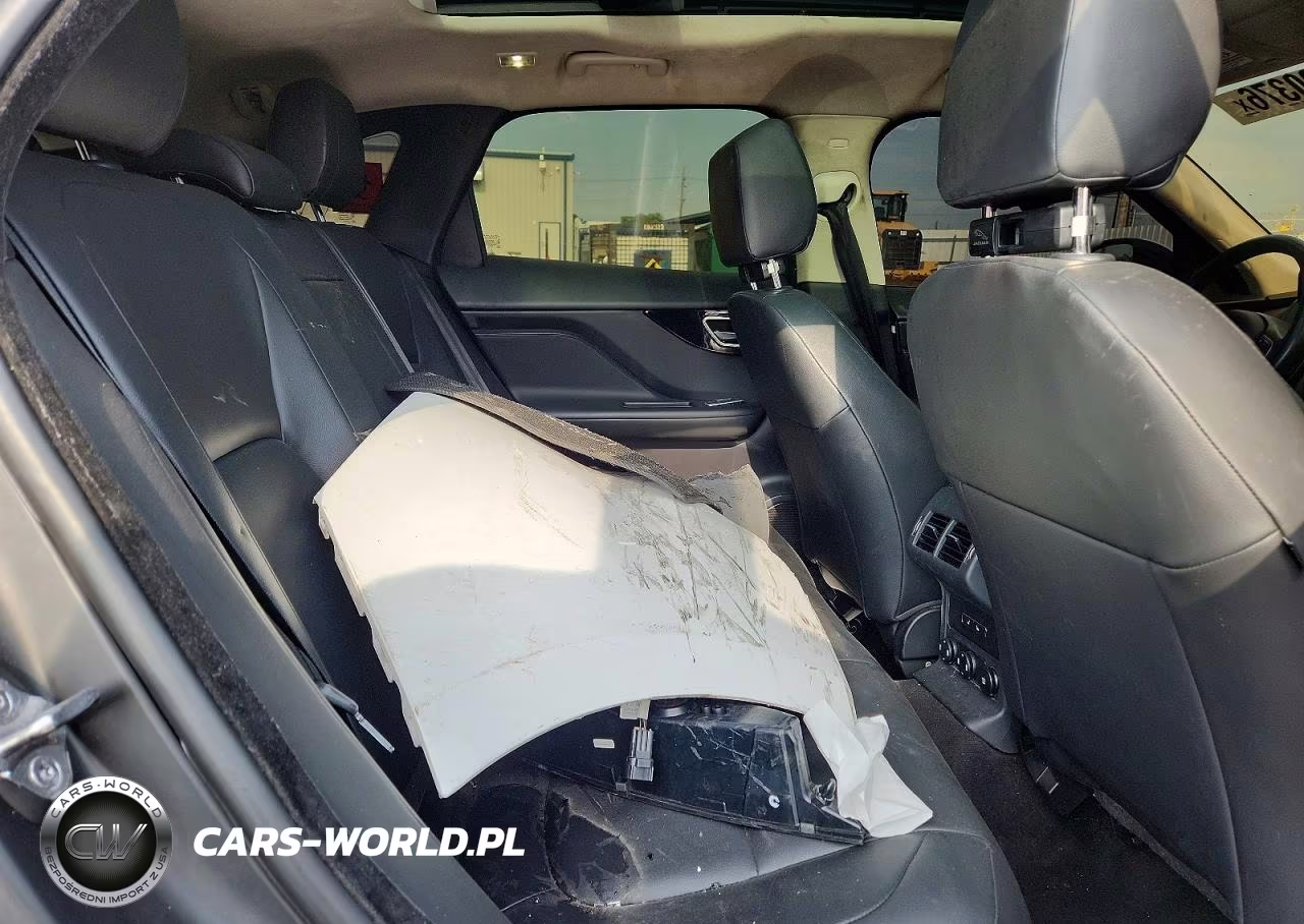2020 Jaguar F-Pace Premium VIN:SADCJ2FX8LA637103 - 11