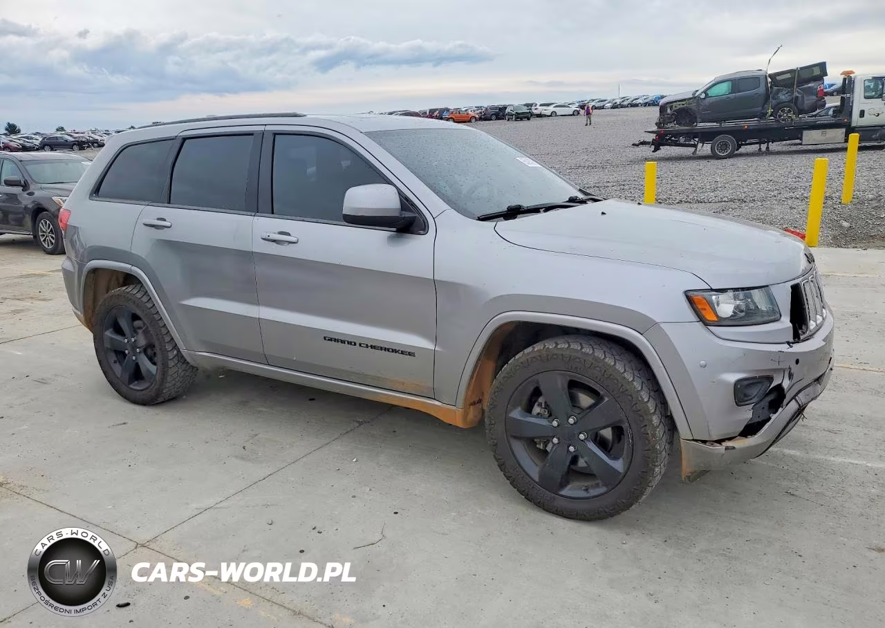 2015 Jeep Grand Cherokee Laredo VIN:1C4RJFAG0FC664812 - 4