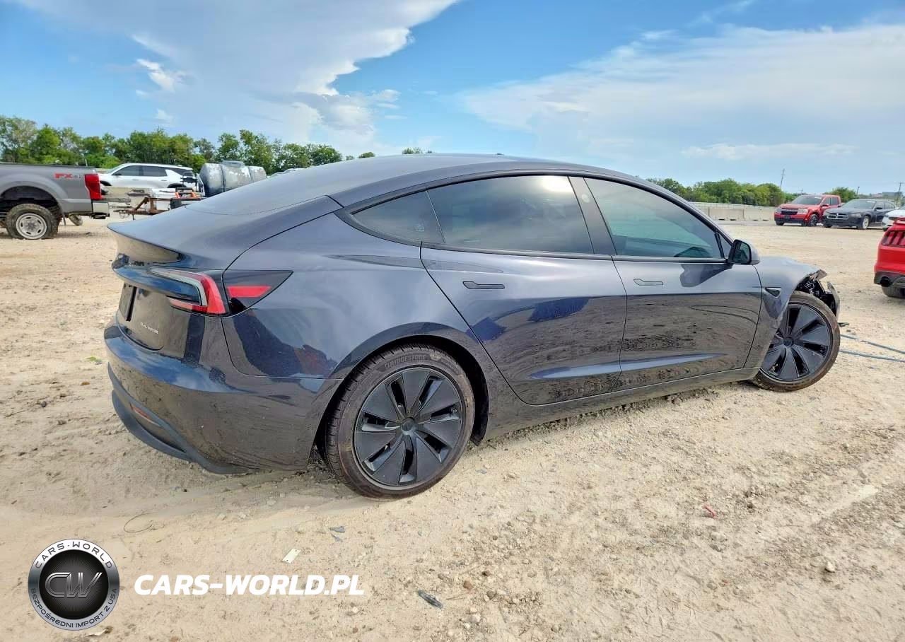 2024 Tesla Model 3 VIN:5YJ3E1EB8RF748590 - 3