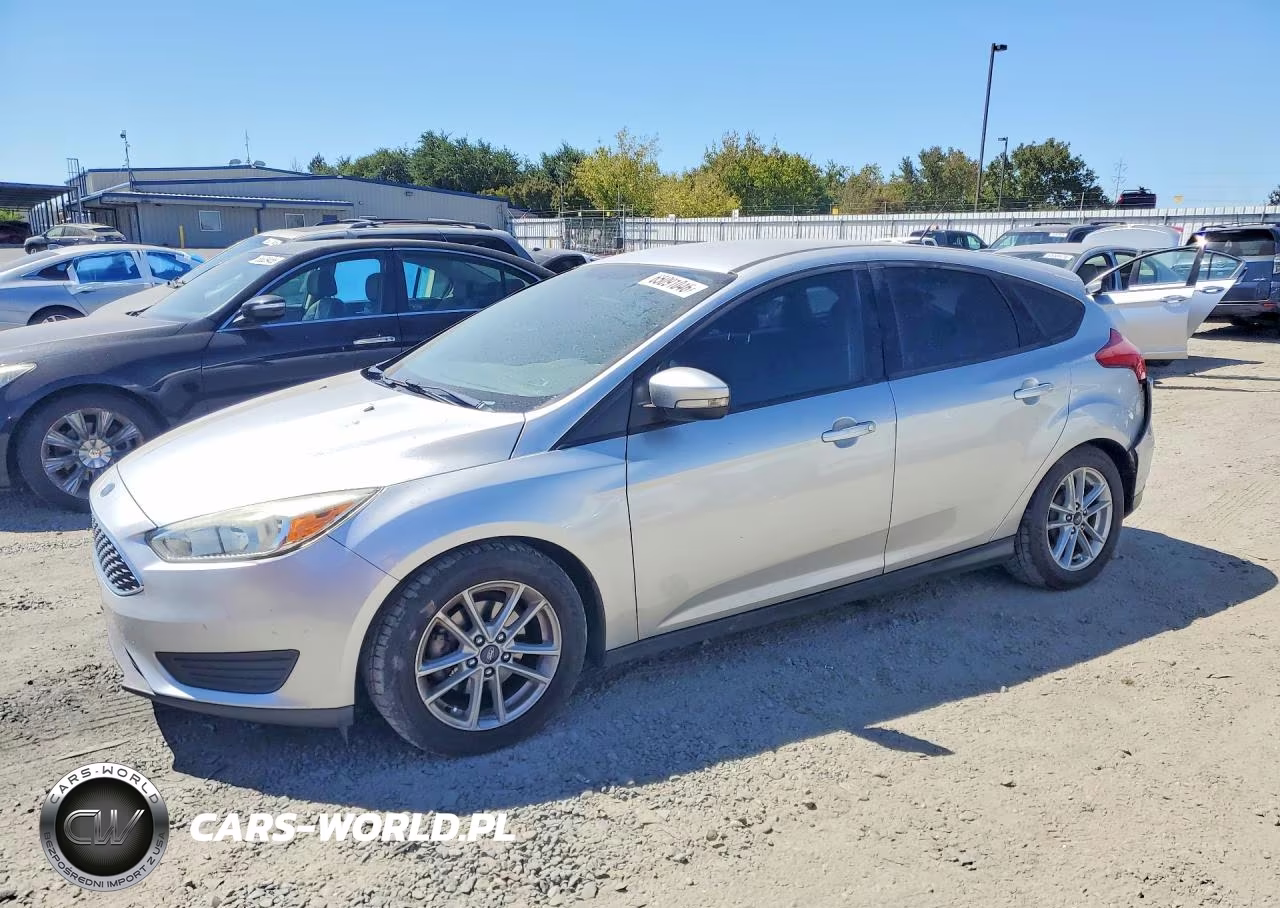 2015 Ford Focus Se VIN:1FADP3K25FL212774 - 1