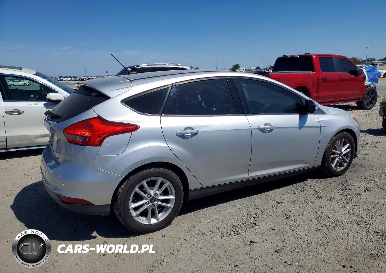 2015 Ford Focus Se VIN:1FADP3K25FL212774 - 3
