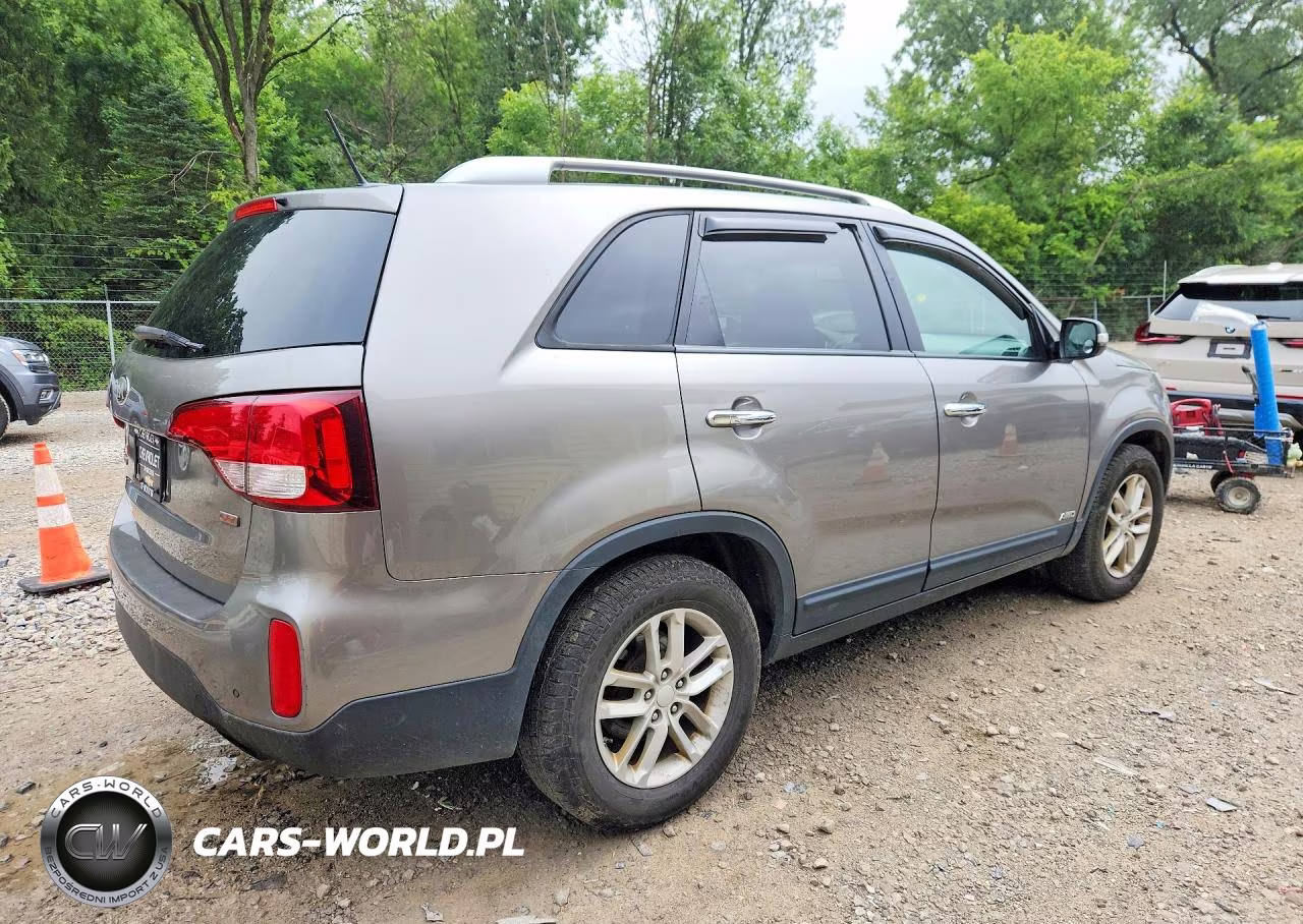 2014 Kia Sorento Lx VIN:5XYKTCA62EG464817 - 3