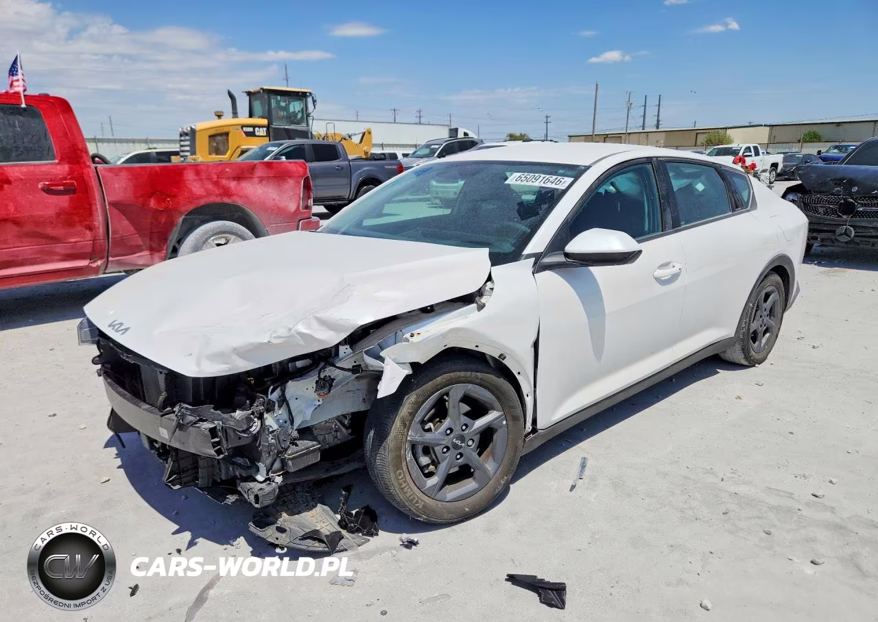 2025 Kia K4 Lxs VIN:3KPFT4DE6SE030581 - 1