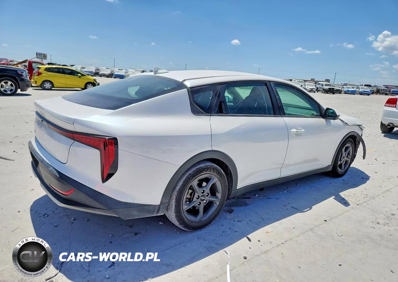 2025 Kia K4 Lxs VIN:3KPFT4DE6SE030581 - 3