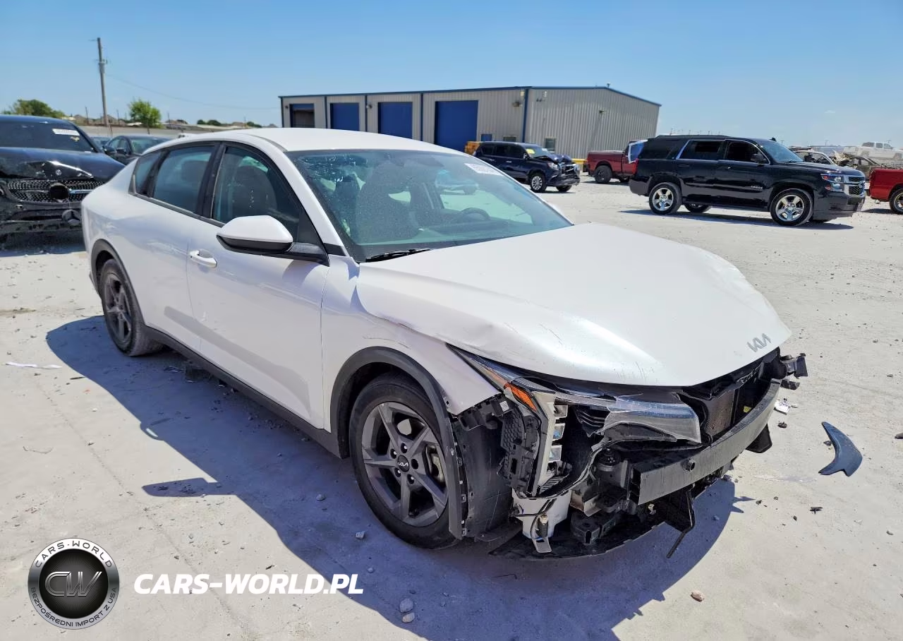 2025 Kia K4 Lxs VIN:3KPFT4DE6SE030581 - 4