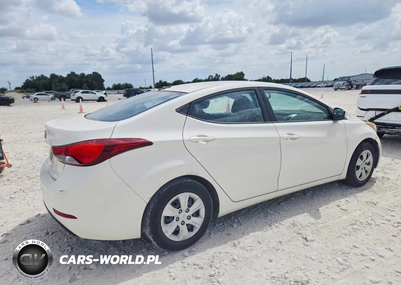 2016 Hyundai Elantra VIN:5NPDH4AE5GH767822 - 3