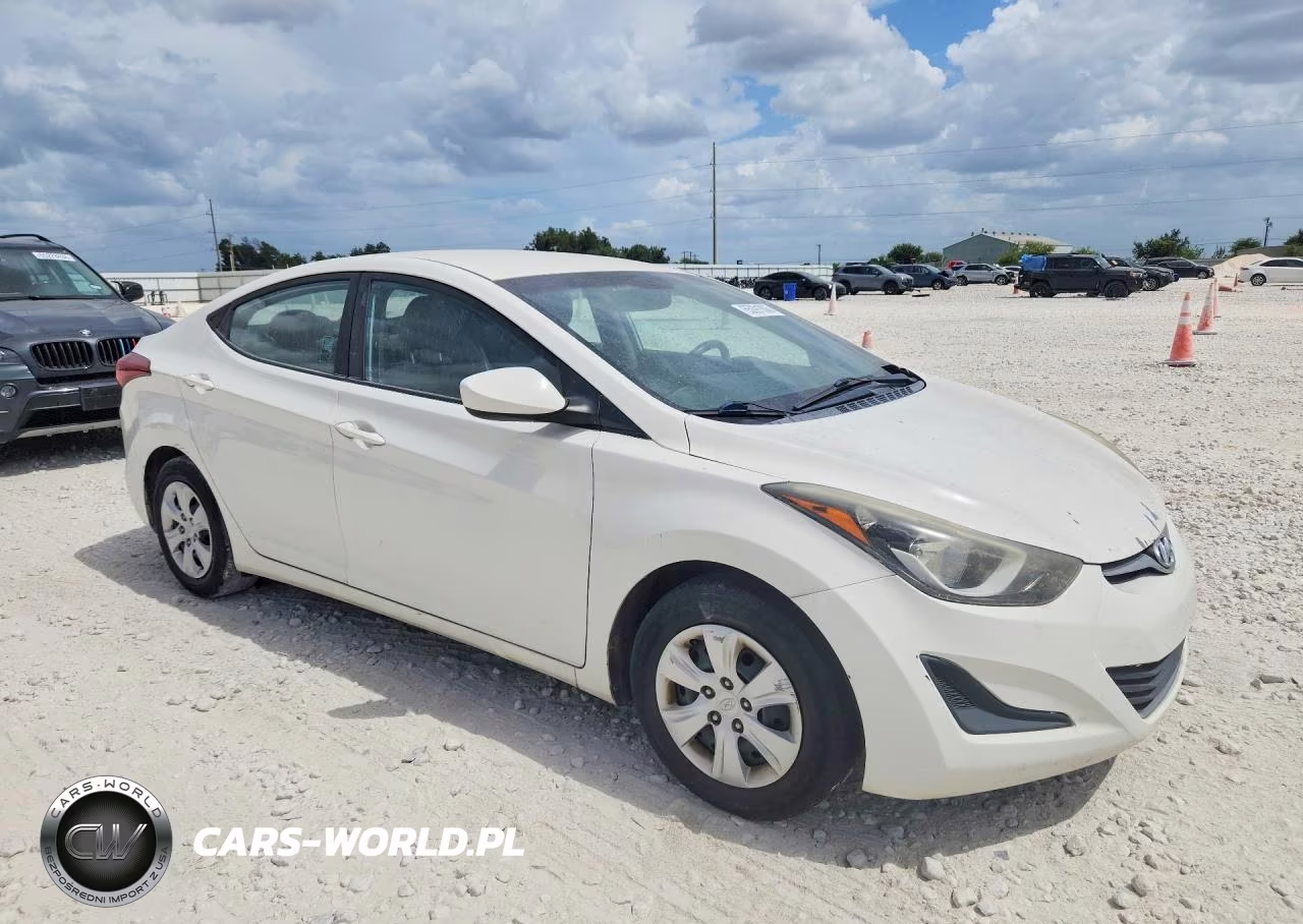 2016 Hyundai Elantra VIN:5NPDH4AE5GH767822 - 4