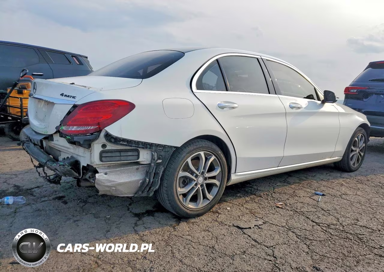 2015 Mercedes-Benz C 300 4Matic VIN:55SWF4KB9FU013983 - 3