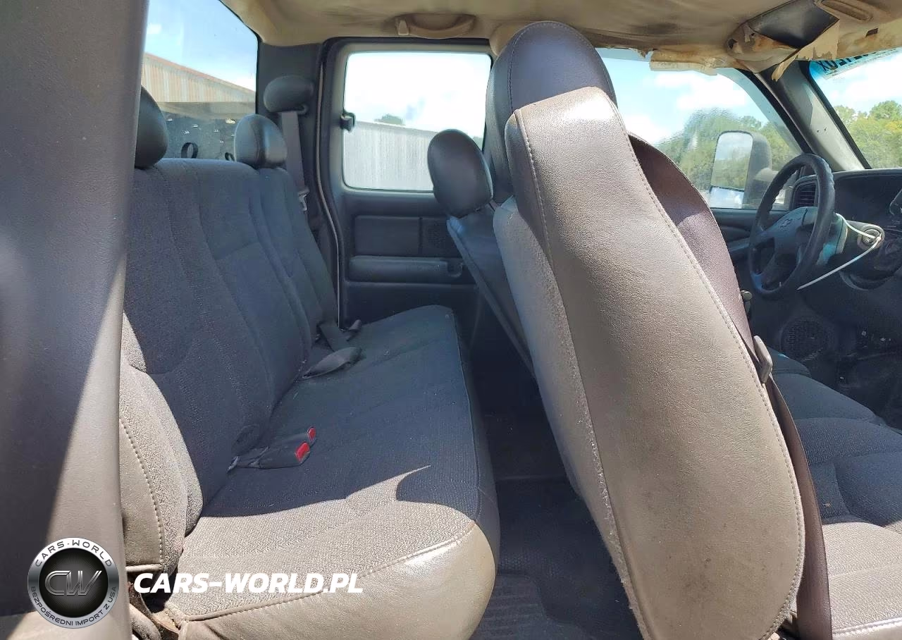 2005 Chevrolet Silverado C2500 Heavy Duty VIN:1GCHC29U05E129605 - 10