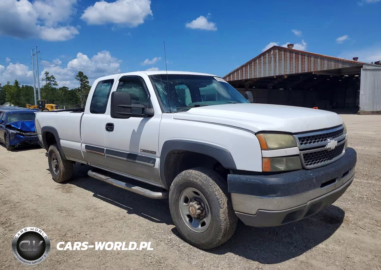 2005 Chevrolet Silverado C2500 Heavy Duty VIN:1GCHC29U05E129605 - 4