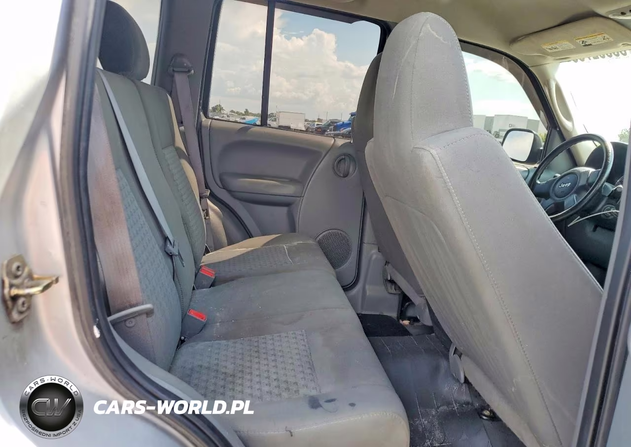2005 Jeep Liberty Sport VIN:1J4GL48K65W681086 - 11