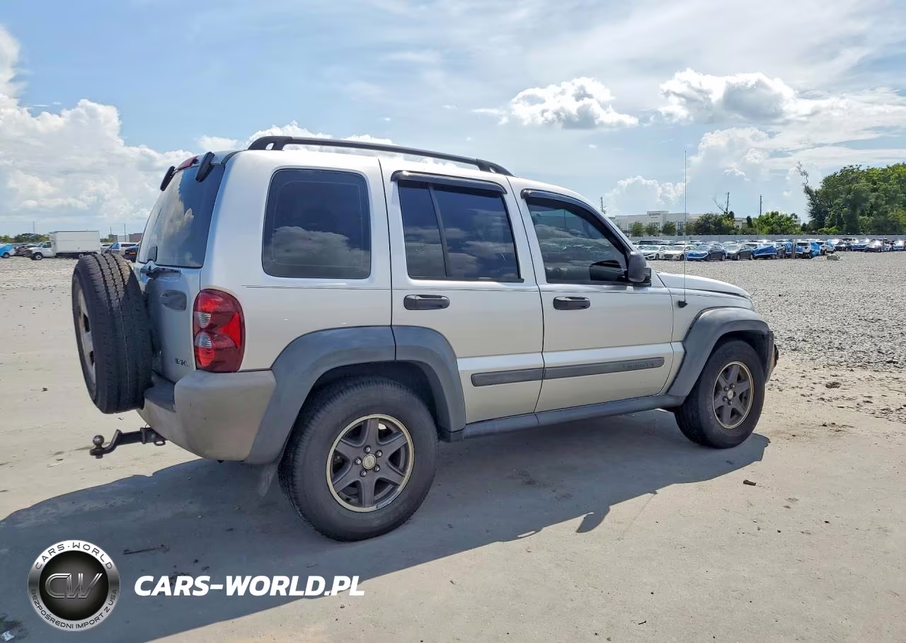 2005 Jeep Liberty Sport VIN:1J4GL48K65W681086 - 3