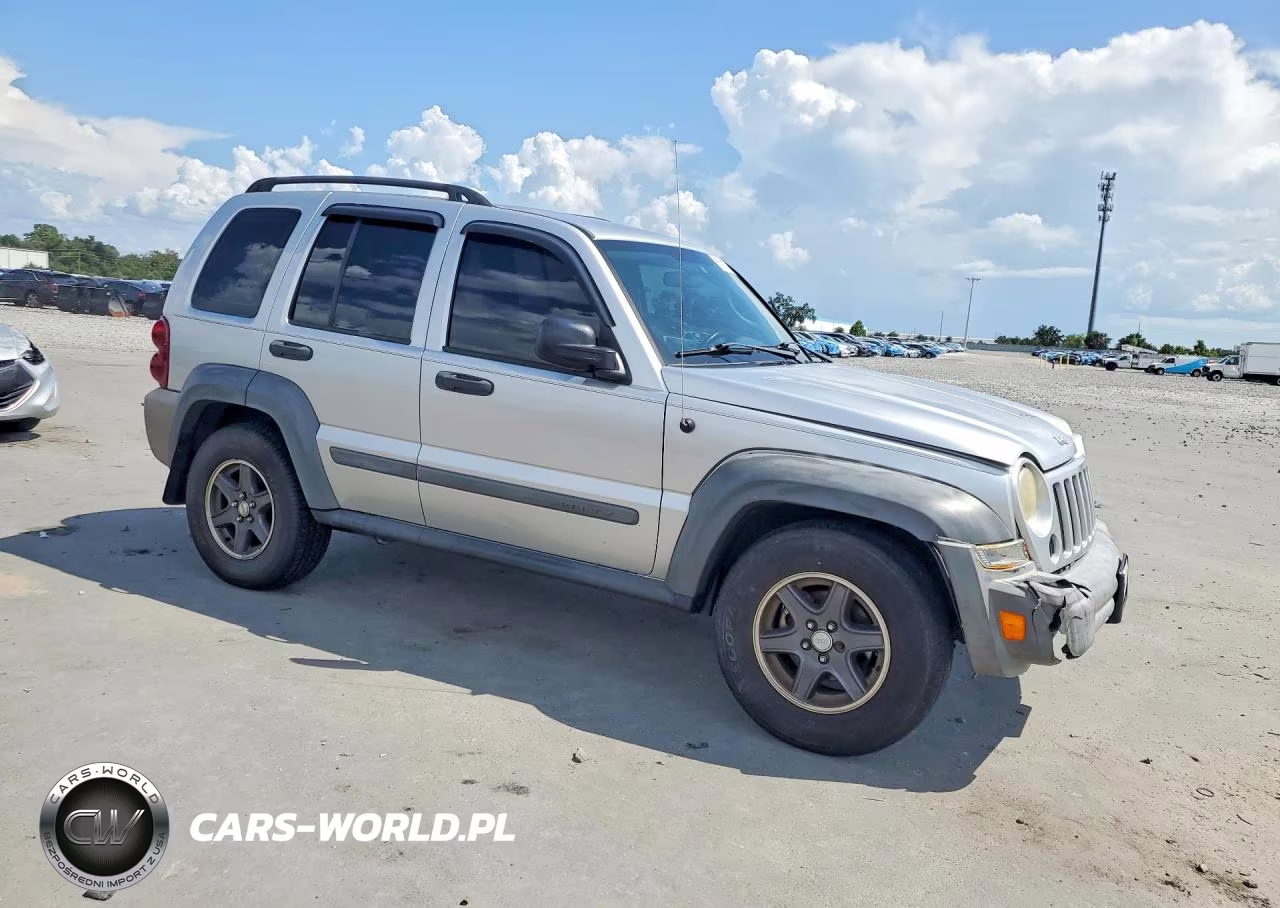 2005 Jeep Liberty Sport VIN:1J4GL48K65W681086 - 4