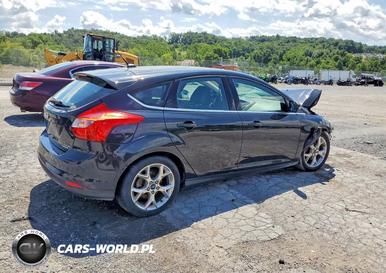 2014 Ford Focus Titanium VIN:1FADP3N22EL417964 - 3