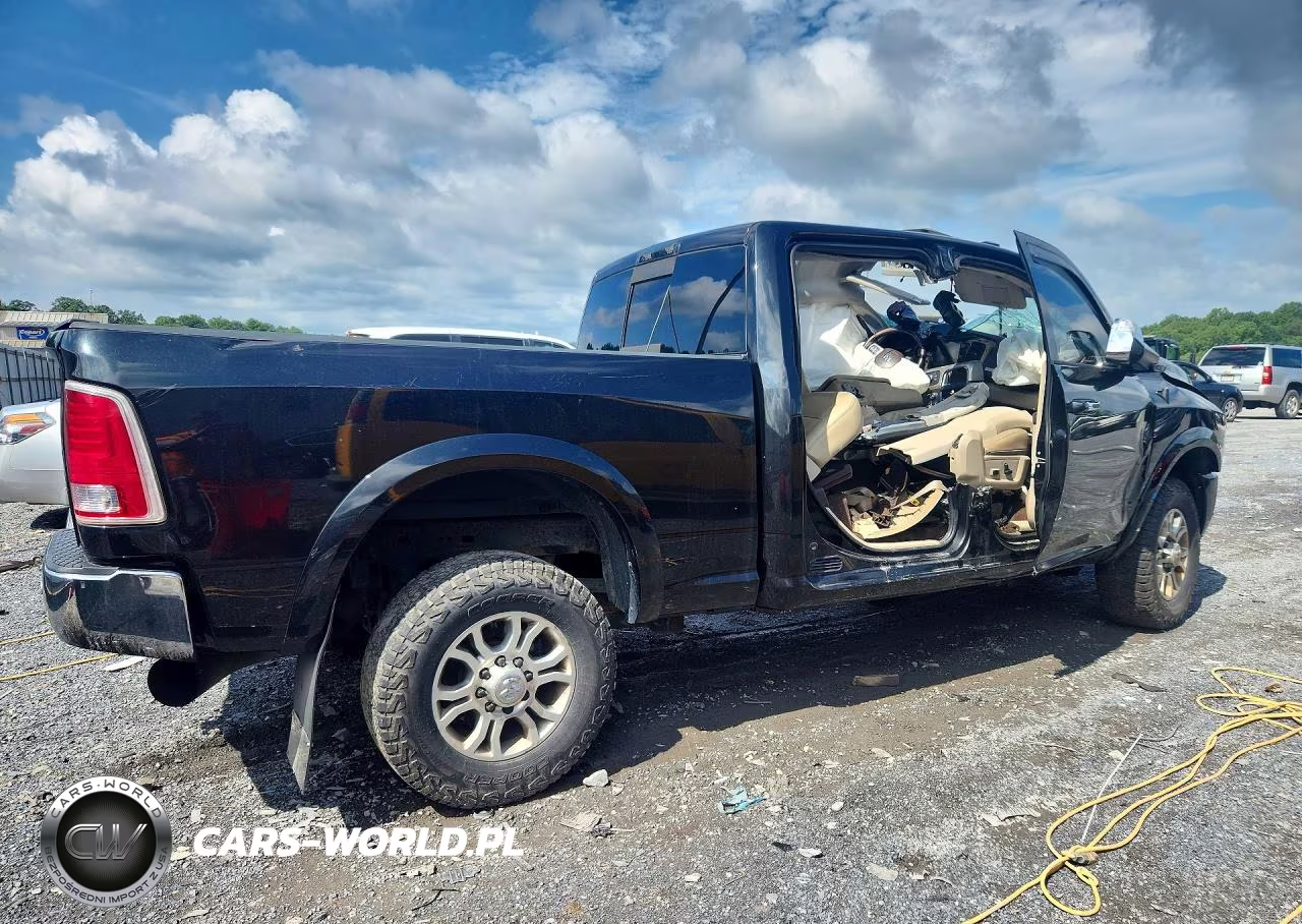 2016 Ram 2500 Laramie VIN:3C6UR5FL8GG264490 - 3