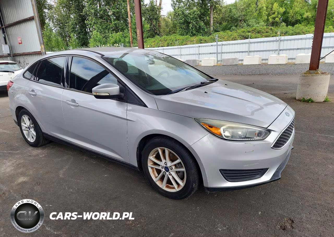 2015 Ford Focus Se VIN:1FADP3F23FL277018 - 4