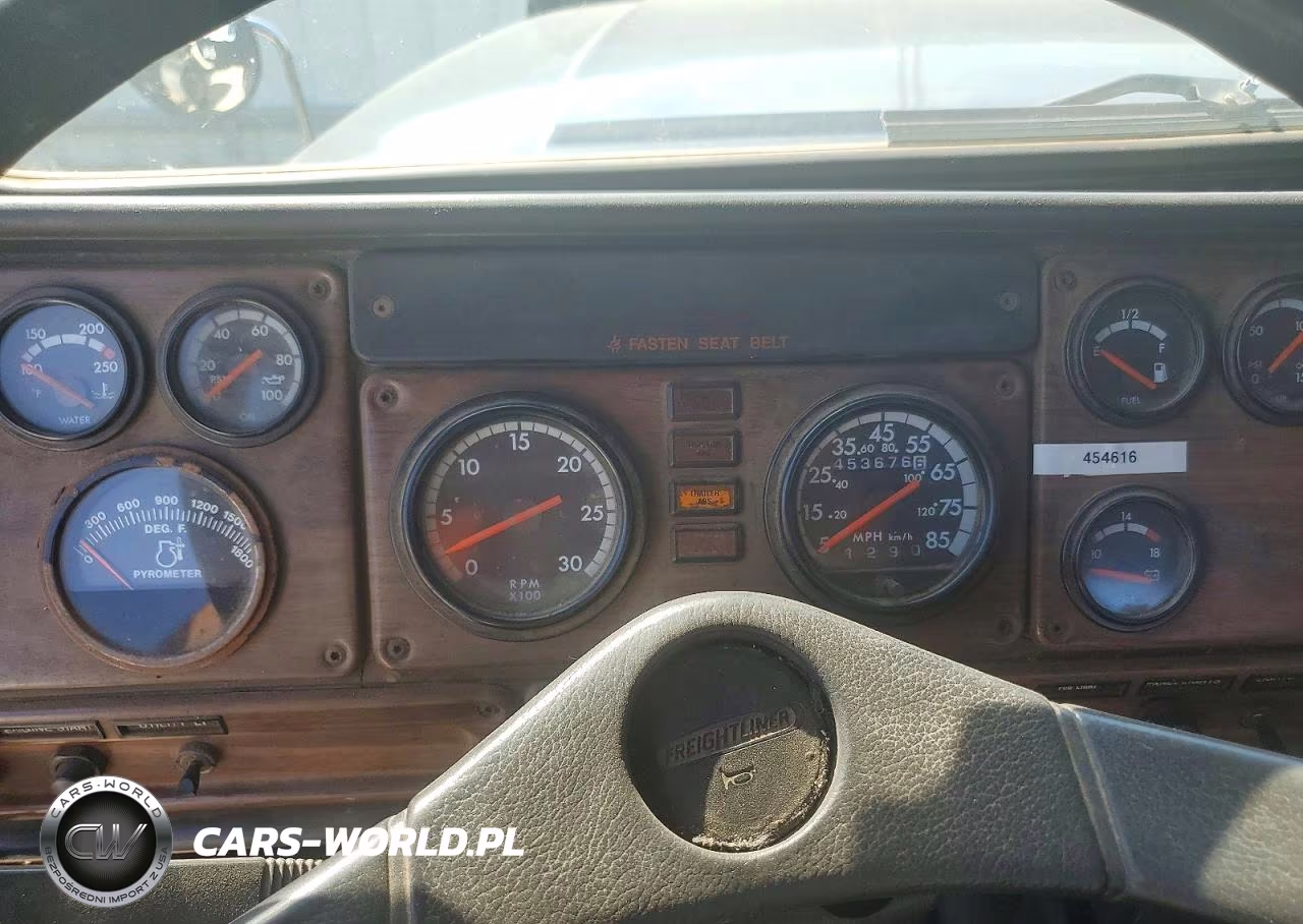 1999 Freightliner Conventional Fld112 Tank Truck VIN:1FUY3EDB4XLB43105 - 9